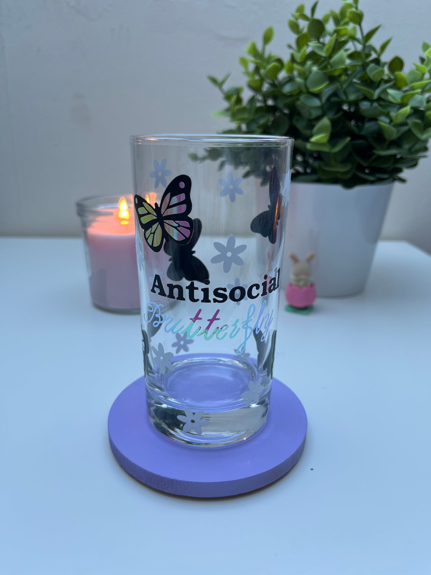 Verre antisocial butterfly
